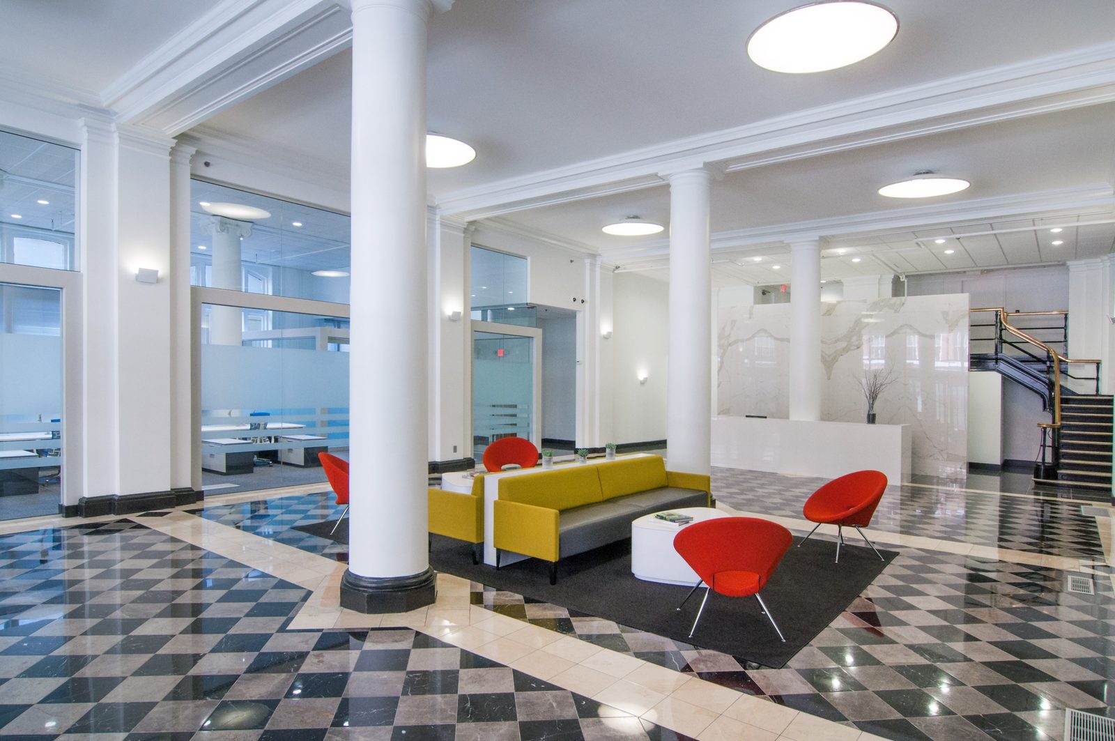 84 Walton — Amenity lounge.